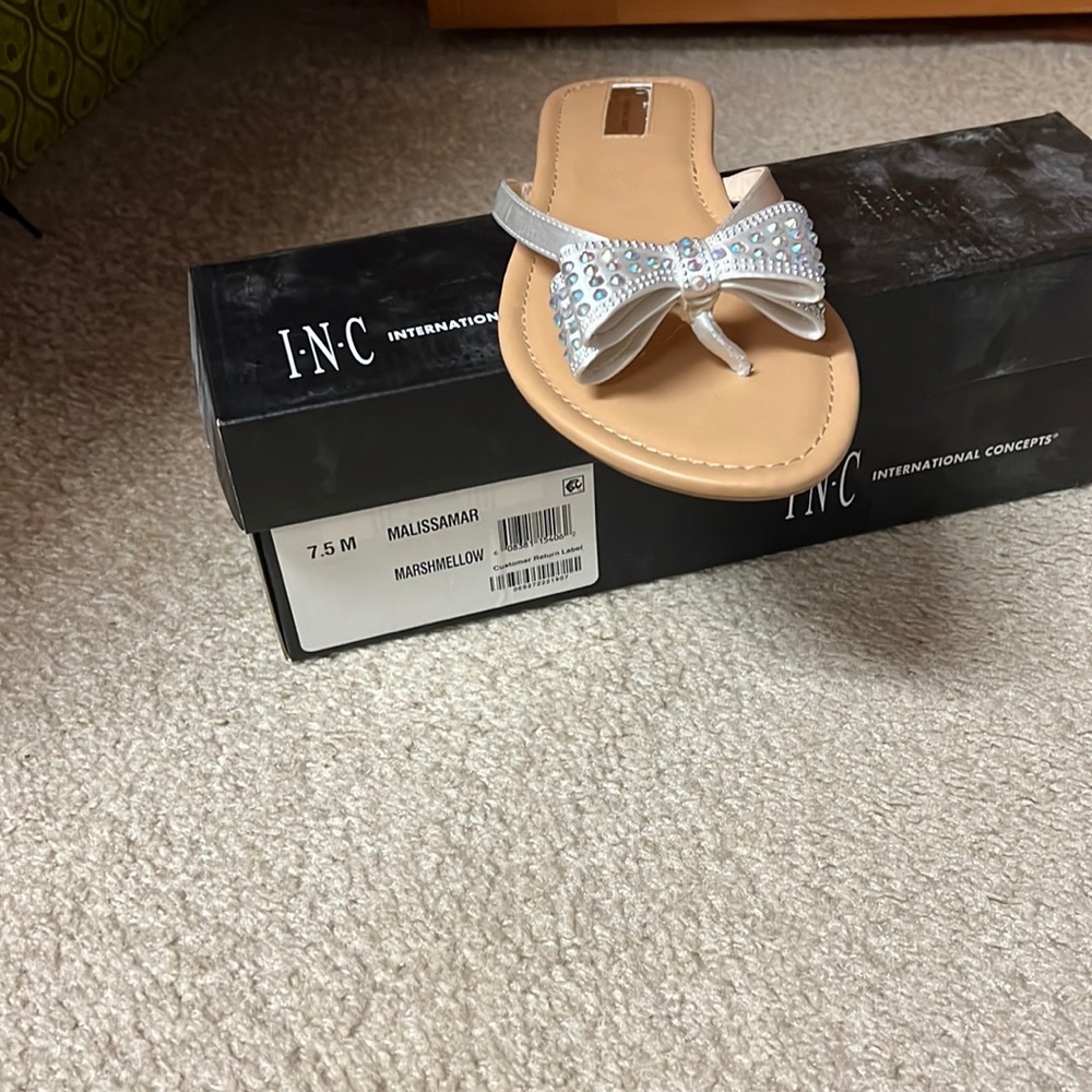 NIB INC bow sandal